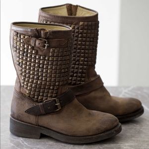 Ash ‘trash’ brown motorcycle boot with studs